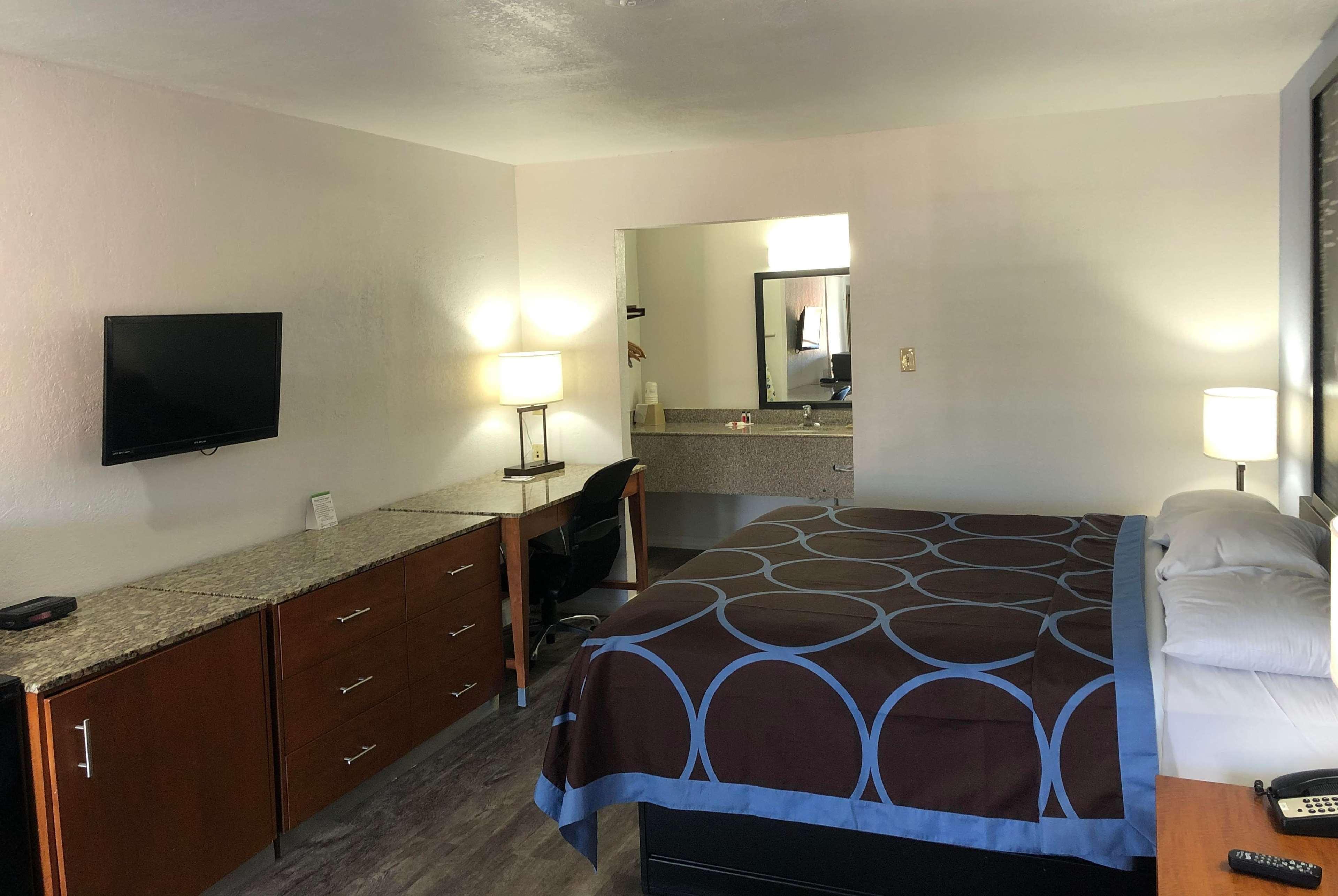 Super 8 By Wyndham - Canton, Texas Eksteriør billede