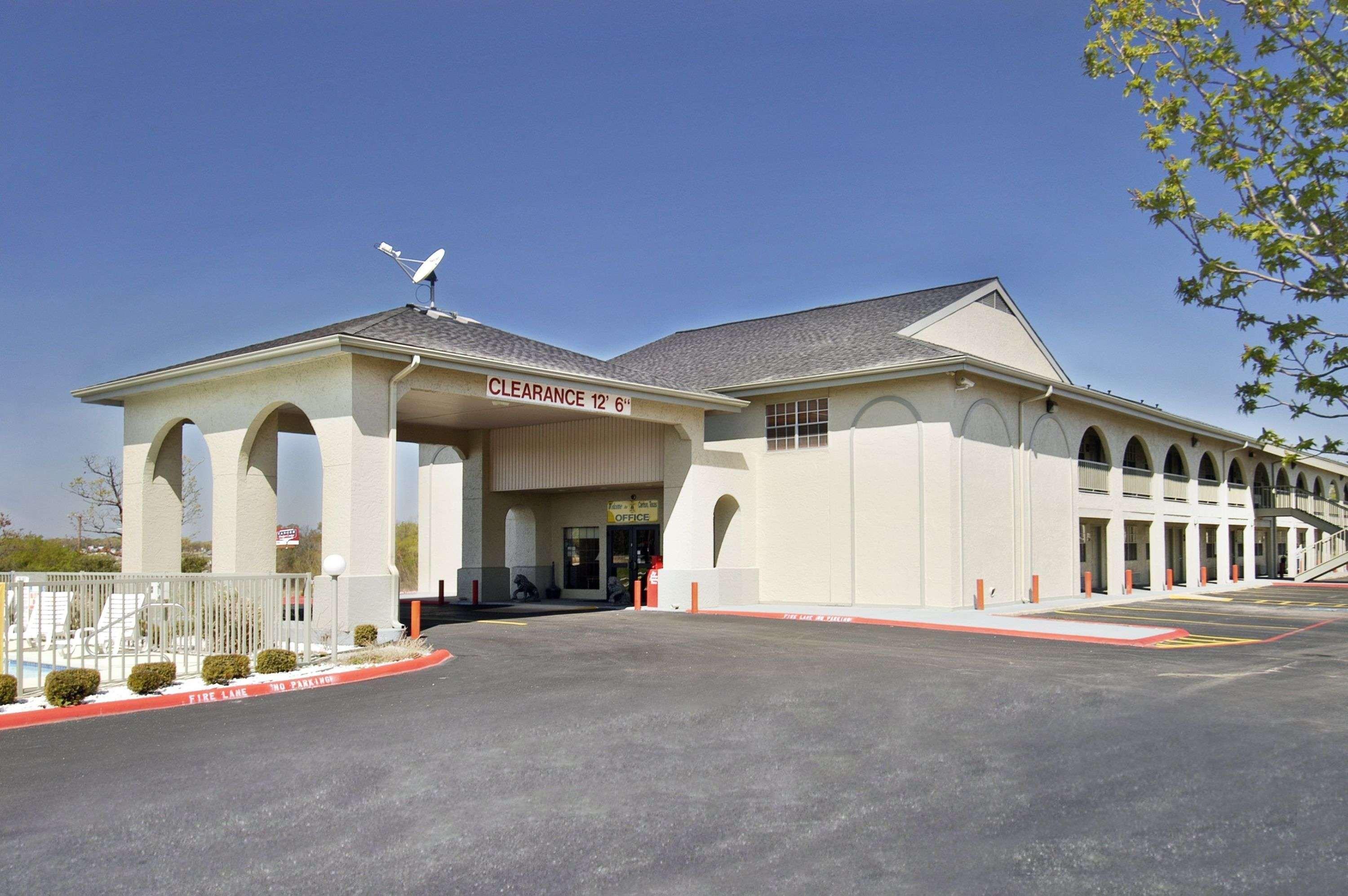 Super 8 By Wyndham - Canton, Texas Eksteriør billede