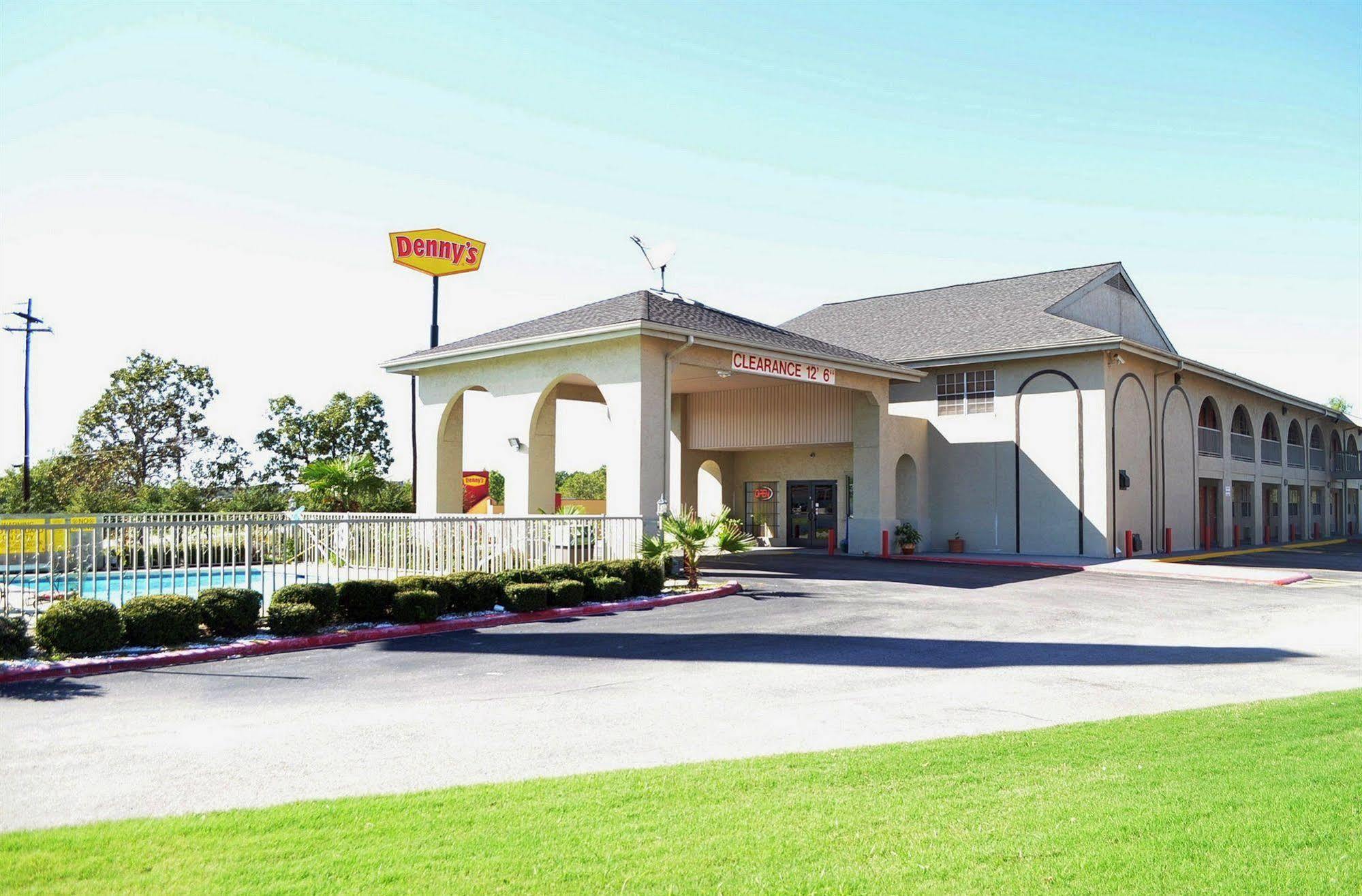 Super 8 By Wyndham - Canton, Texas Eksteriør billede